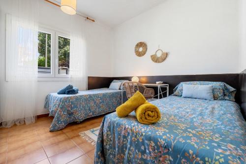 Villa with garden next to the beach