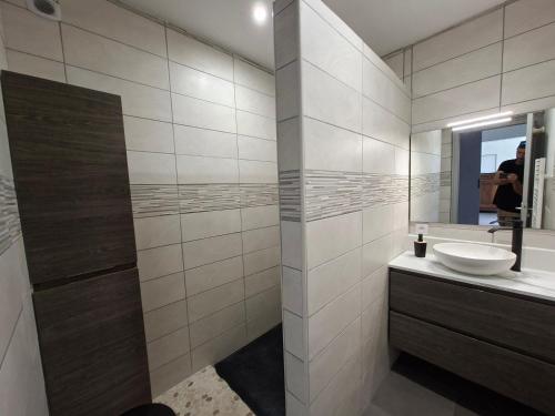 a bathroom with a sink and a mirror at Maison de campagne - Granges sur Lot in Granges-sur-Lot