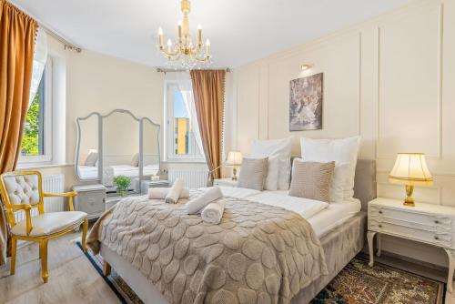 Ballroom Suite - Parking Option - Netflix