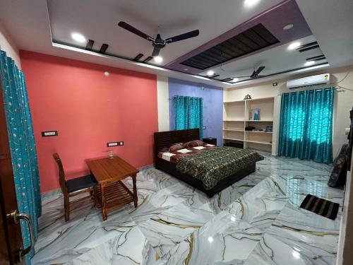 a living room with a largeamorphosing sqor at Ros Villa in Vikārābād