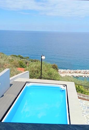 Tsonos Pool