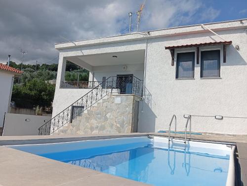 Tsonos Pool
