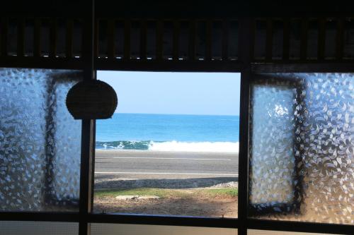 a view of the ocean from a window at Akurala Beach Park in Hikkaduwa