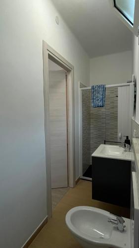a white bathroom with a sink and a tub at Ca' di Miglietto in Varigotti
