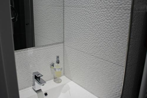 a bathroom with a sink and a mirror at Seestern in Dranske