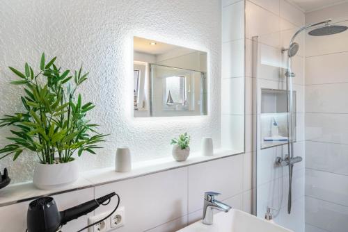 a bathroom with a sink and a mirror at Tanne in Sprakensehl