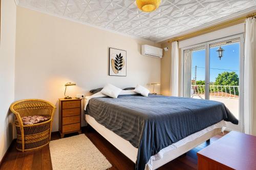 a bedroom with a bed and a large window at Villa de Golf Hoyo 19 in Busot