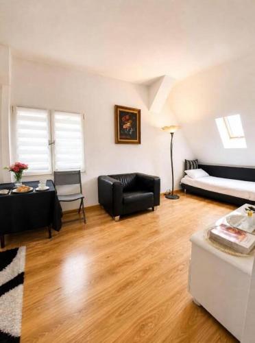 a living room with a couch and a bed at Haven Sierentz in Sierentz