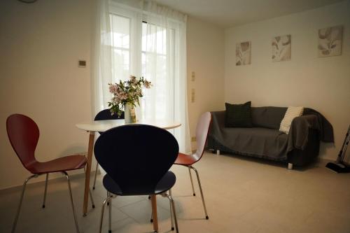 a living room with a table and chairs and a couch at FeWo Reutlingen Ganghoferstr in Reutlingen