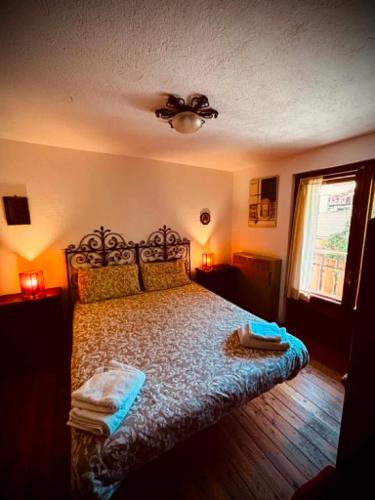 a bedroom with a bed and a window at Le Sapin 2 in Cogne