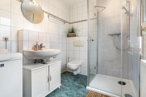 a bathroom with a sink toilet and a shower at Haus 29 in Röbel