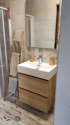 a bathroom with a sink and a mirror at Casa Rural Los Acebos II in Riópar