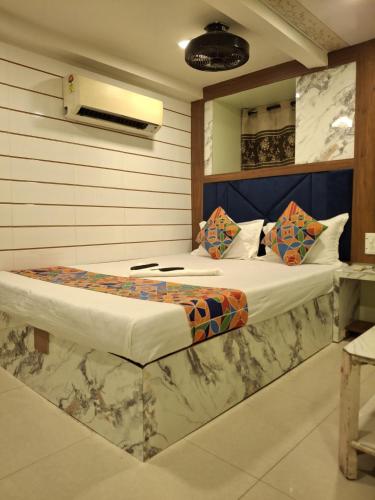 a bedroom with a bed in a room at Venus Guest House in Mumbai