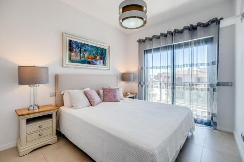 Alvor T2 com rooftop privativo e vista rio
