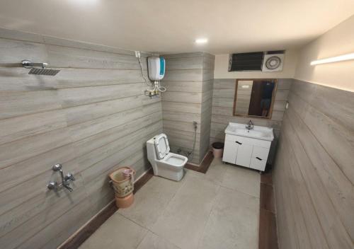 a bathroom with a toilet and a sink at Hotel Royal Palace in Chittaurgarh