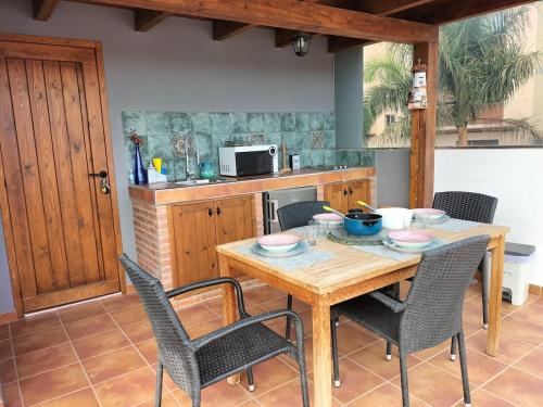 Apartment with an outdoor kitchen