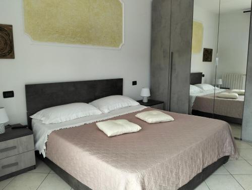 a bedroom with a large bed with two pillows on it at Appartamento ai Noci in Padova