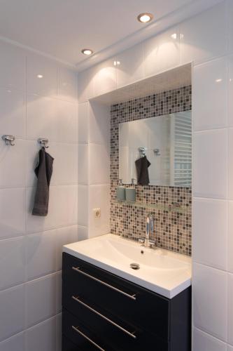 a bathroom with a sink and a mirror at Mosel-Cottage in Briedern