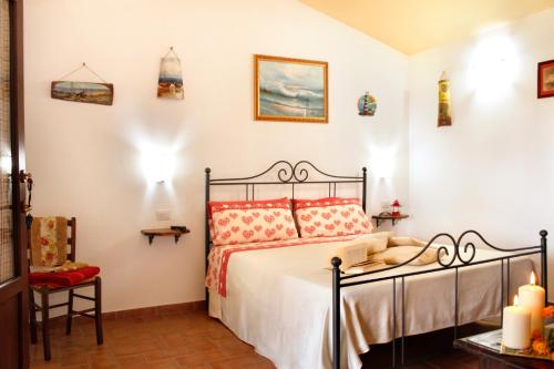 a bedroom with a bed in a room at Agriturismo Bocci in Castiglione della Pescaia