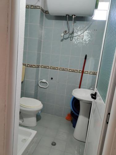 a small bathroom with a toilet and a sink at BNB Alehandro in Radhimë