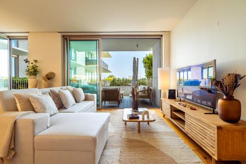 Bayline Boho 1BR Apt Beach, Spa, Pool & Parking