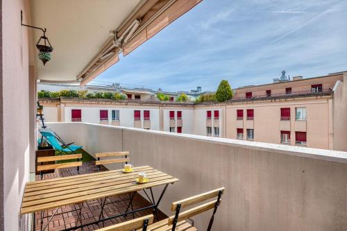 Large Terrace, 2-Bedroom Apartment in Geneva