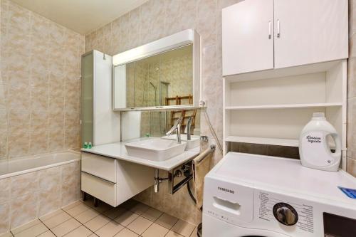 Large Terrace, 2-Bedroom Apartment in Geneva