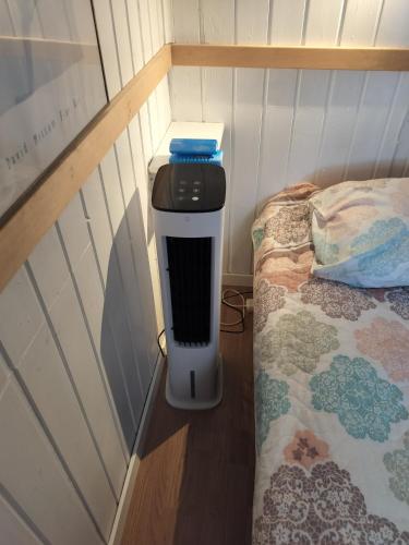 a trash can sitting next to a bed in a room at Lilla Stugan, Sjötorp in Sjötorp