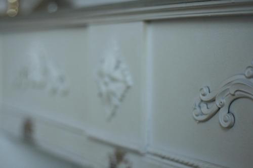 a white wall with a design on it at Alt Wien in Vienna