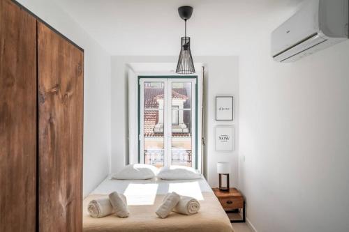 Lovely 2 Bed Apt in the Heart of Lisbon with AC by Lisbeyond