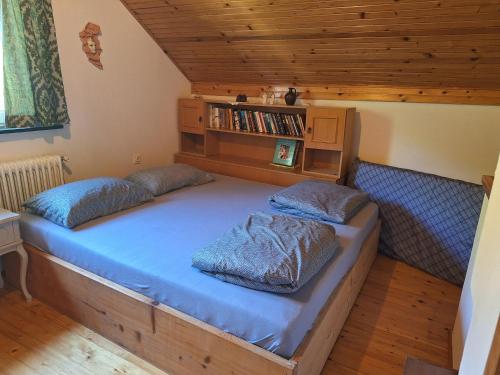 a bedroom with two beds and a book shelf at David Linea House in Volavlje