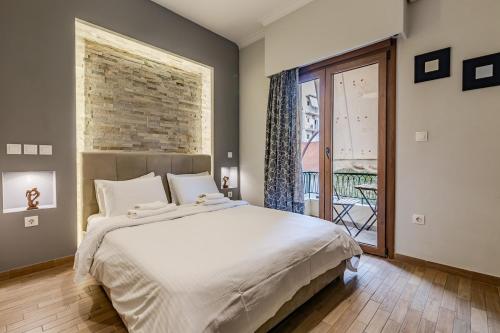 2BR Acropolis Walk Historic Thissio Athens