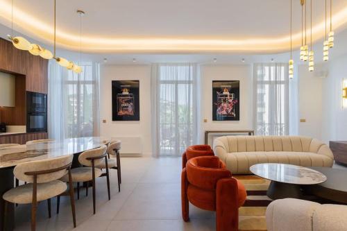 Elegant 2 Master Suites with Balcony Cannes Center