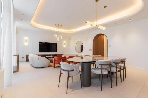 Elegant 2 Master Suites with Balcony Cannes Center