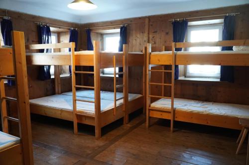 a room with four bunk beds in a cabin at S'Platzl in Wenns