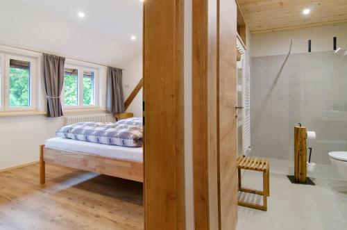 a bedroom with a bed and a shower and a tub at Pension Ferienwohnung Baarblick in Donaueschingen