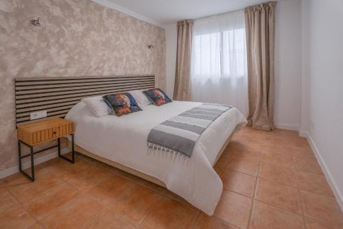 Tenerife Stay Los Cristianos 3 Bedroom Pool Apartment
