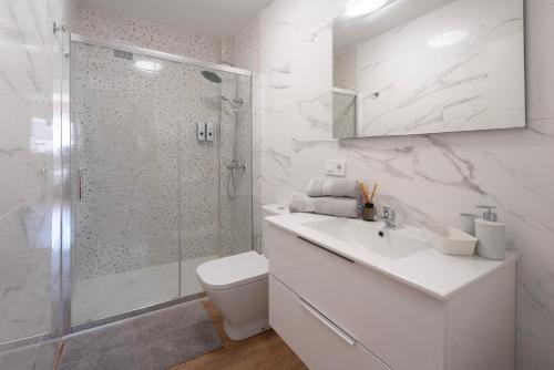 Tenerife Stay Los Cristianos 3 Bedroom Pool Apartment