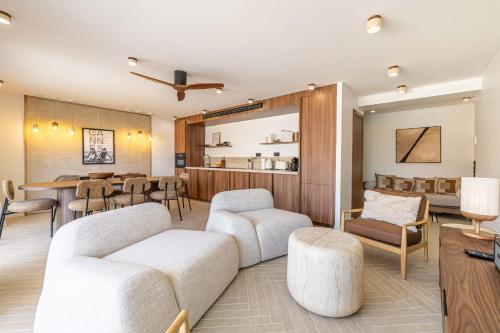 5 CANADA - 3-Bedroom Apartment with Terrace Cannes Carlton