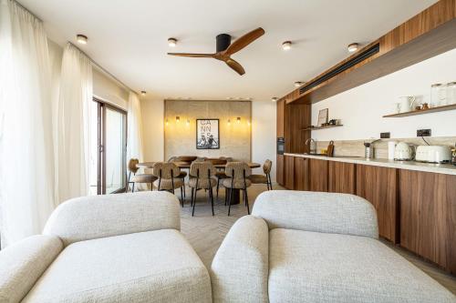5 CANADA - 3-Bedroom Apartment with Terrace Cannes Carlton