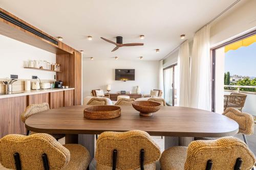 5 CANADA - 3-Bedroom Apartment with Terrace Cannes Carlton