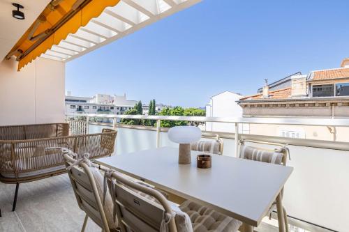 5 CANADA - 3-Bedroom Apartment with Terrace Cannes Carlton