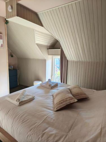 a large bed with two towels on top of it at Chambre d'hôte in Maligny
