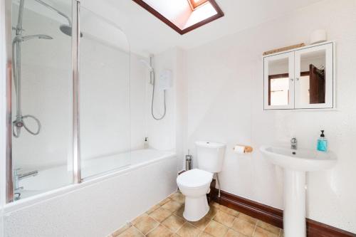 a bathroom with a toilet and a sink and a shower at Cottage 2 at Scald end cottages in Bedford