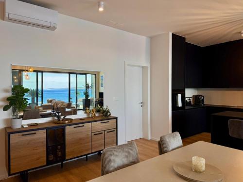 Jedro i Sidro Luxury Seafront Apartment with Panoramic Sea View
