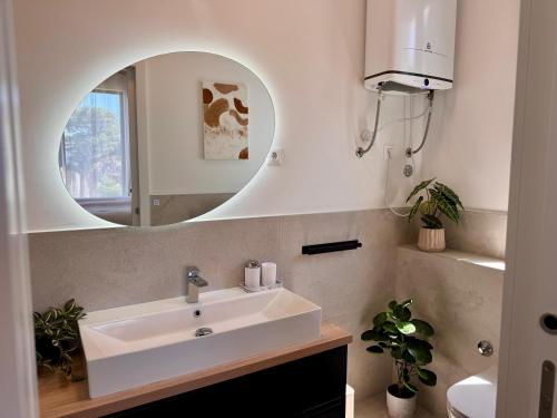 Jedro i Sidro Luxury Seafront Apartment with Panoramic Sea View