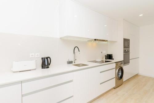 Spacious and modern flat with AC 1 min from metro