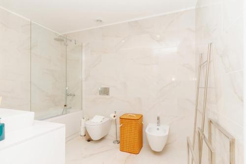 Spacious and modern flat with AC 1 min from metro