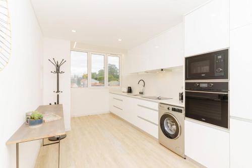 Spacious and modern flat with AC 1 min from metro