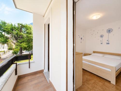 a bedroom with a bed and a window at Bella Vita Stays Easy in Sondrio